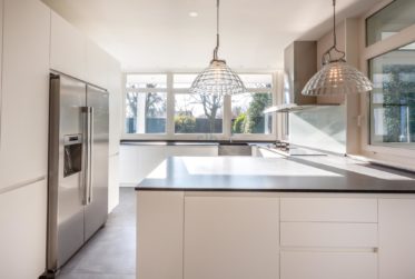 VENDU- Magnifique propriété style "New Hampton" avec accès au lac proche