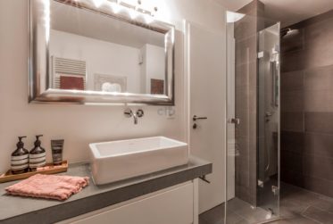 A VENDRE -COLLONGE-BELLERIVE charmante villa au calme à 150 mètres du lac